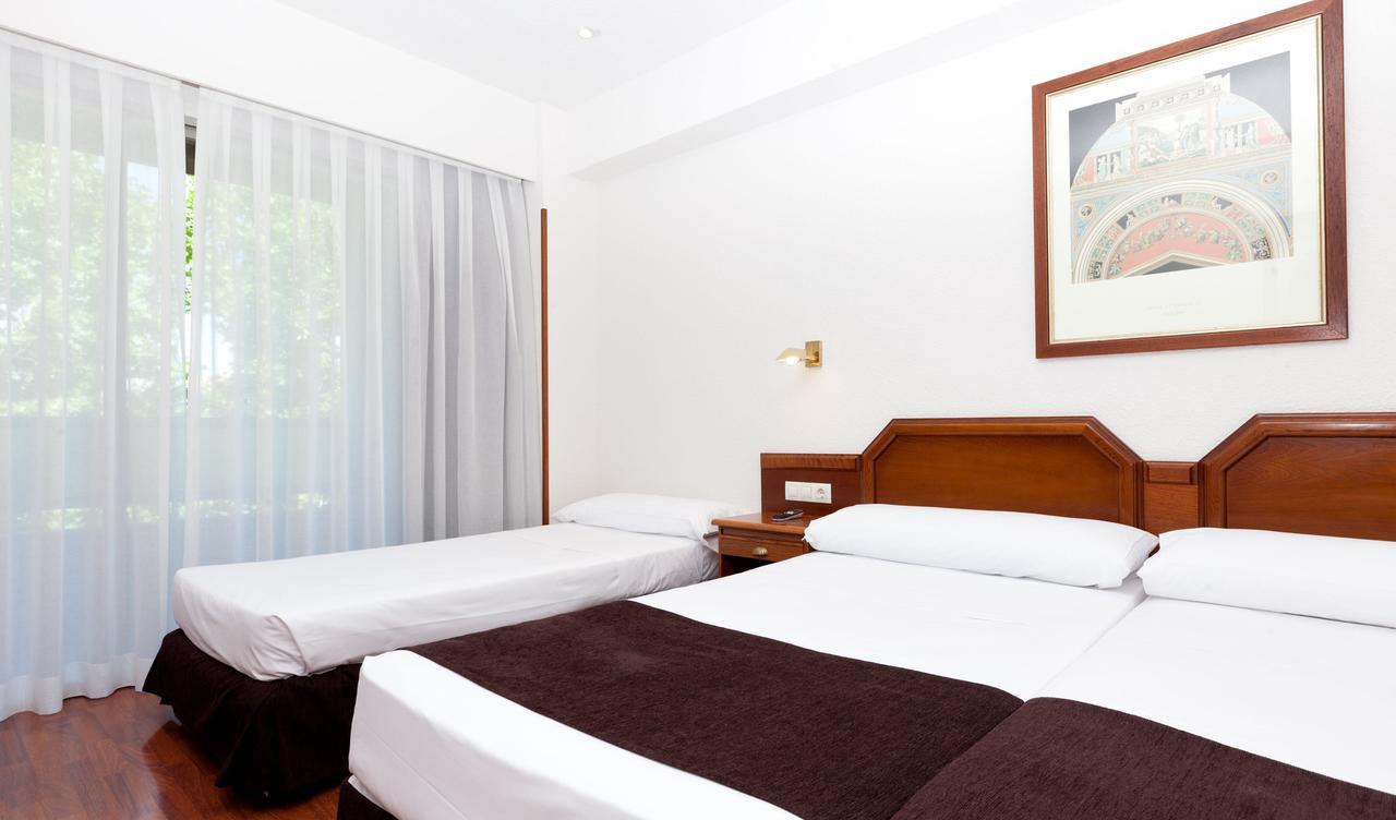 Hotel Senator Barajas Madri